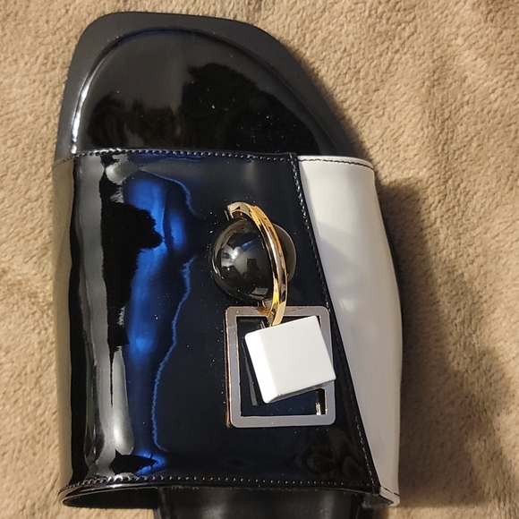 New without box black & white sandals size 9-9.5 - Picture 2 of 5